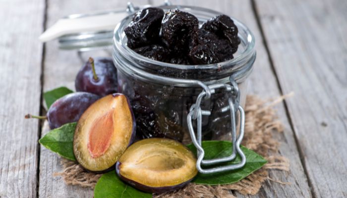 mangiare Prugne per andare in bagno